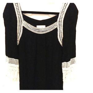 Umgee black/ white with crochet lace size M